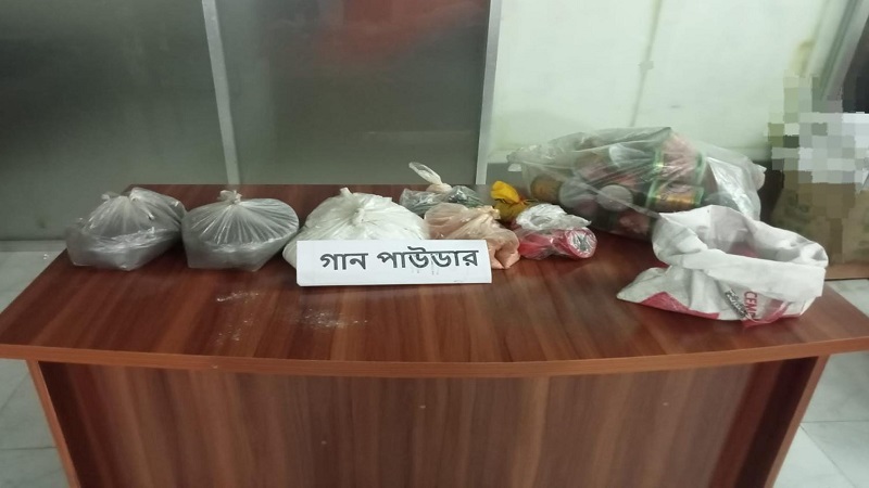 চাঁপাইনবাবগঞ্জে  র‌্যাবের অভিযানে ৯ কেজি গান পাওডার ও বোমা তৈরীর সরঞ্জাম উদ্ধার